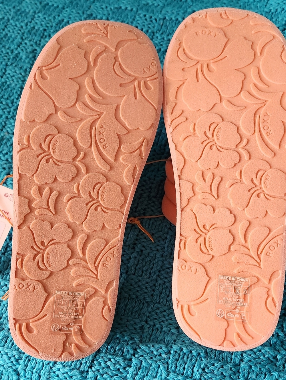 NWT Roxy Women's Totally Tubular Slip-on Slide Sandals Peach color Size 6 - Picture 3 of 7